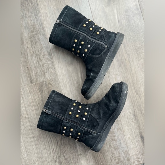 Ugg Short Boots - Picture 1 of 6